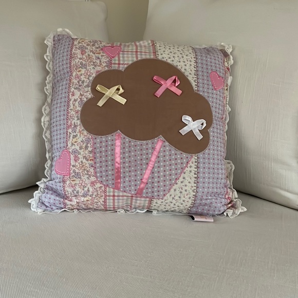 LOVE & CUPCAKES Cupcake Pillow - Picture 3 of 12
